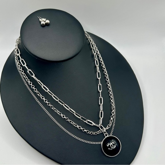 Silver Layered & Black Enameled Pendant Necklace - Picture 4 of 7